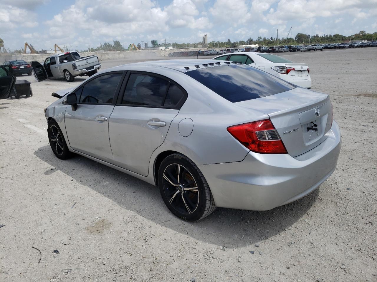 Photo 13 from auction – 2012 HONDA CIVIC LX with VIN 19XFB2F50CE091740