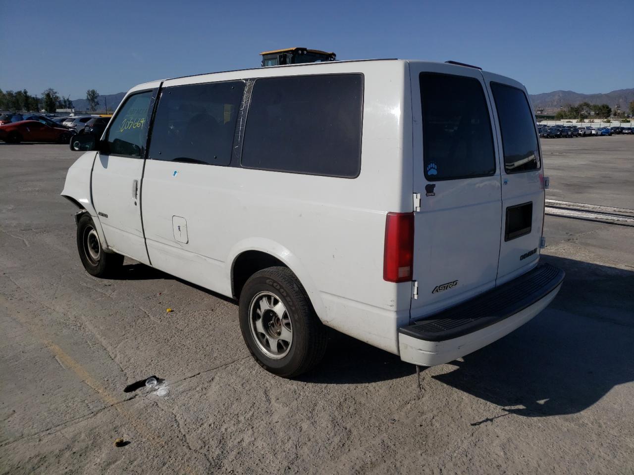 Photo 3 from auction – 2000 CHEVROLET ASTRO with VIN 1GNDM19WXYB198015