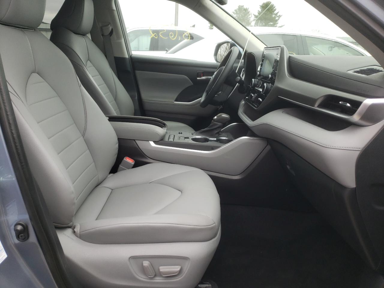 Photo 5 from auction – 2021 TOYOTA HIGHLANDER with VIN 5TDGBRCH2MS028366