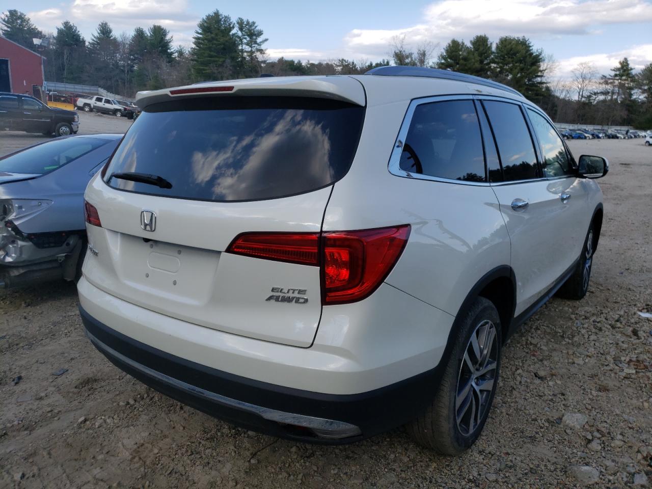 Photo 4 from auction – 2018 HONDA PILOT ELIT with VIN 5FNYF6H04JB041436