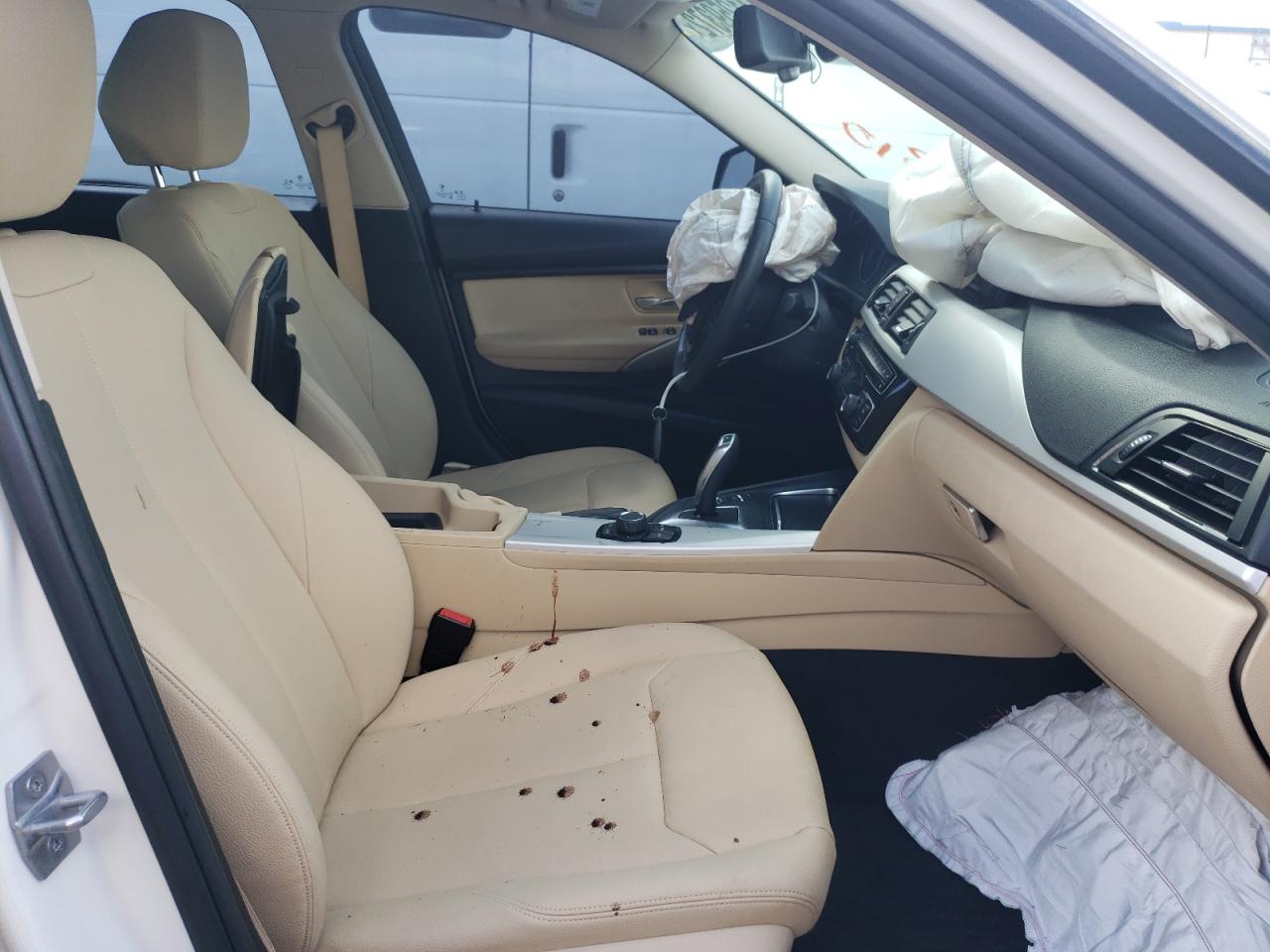 Photo 5 from auction – 2018 BMW 320 I with VIN WBA8A9C58JAD27740