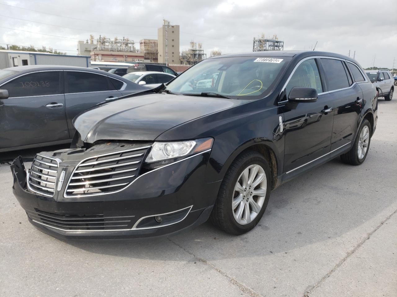 Photo 2 from auction – 2017 LINCOLN MKT with VIN 2LMHJ5FK3HBL00664