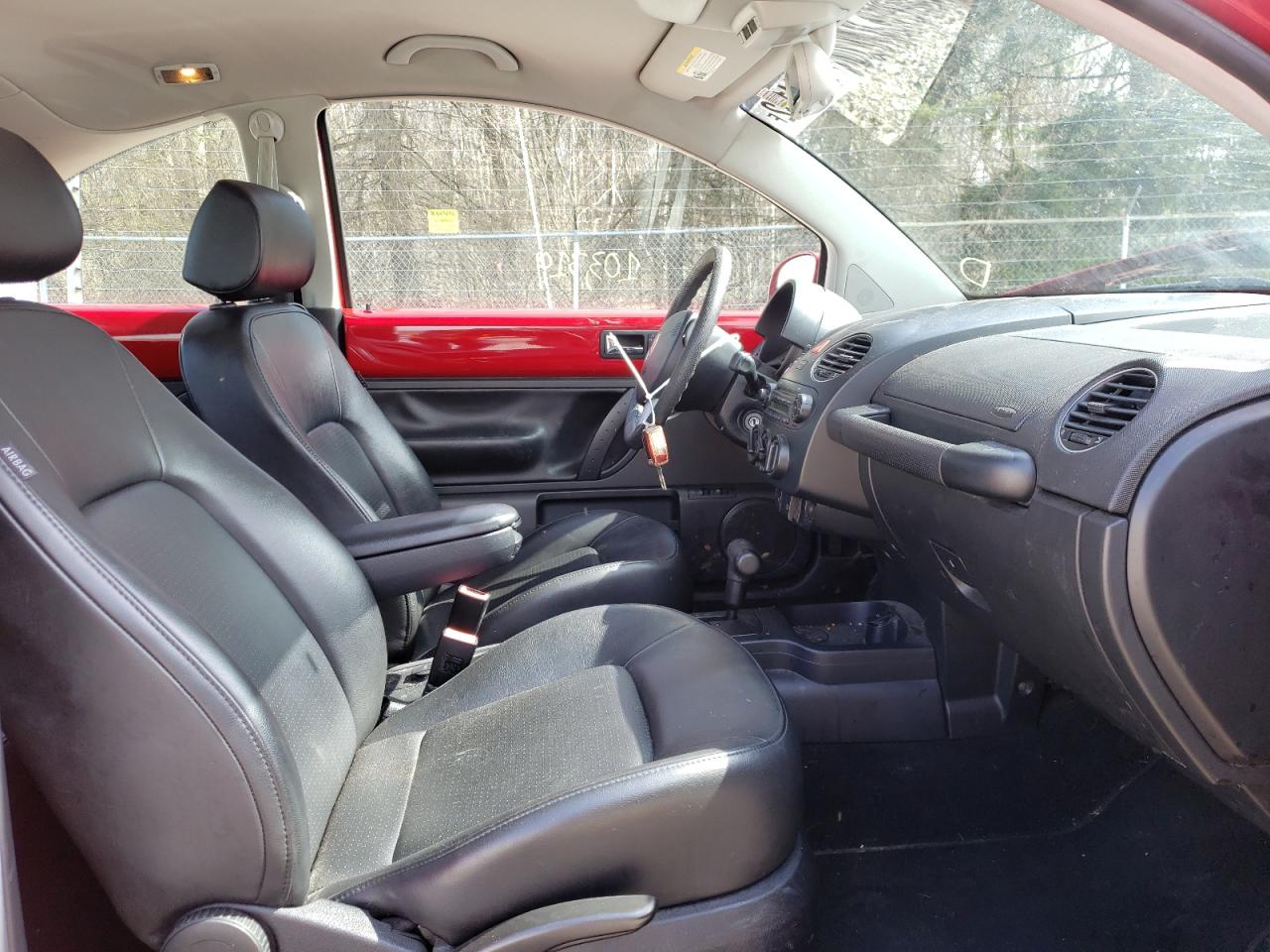 Photo 5 from auction – 2010 VOLKSWAGEN NEW BEETLE with VIN 3VWPG3AG5AM010848