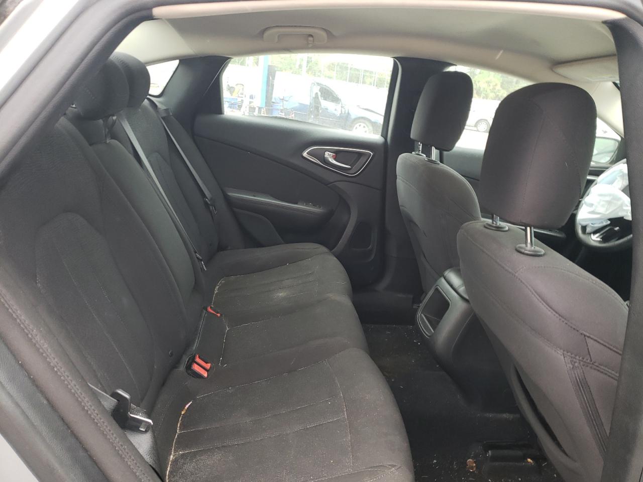 Photo 6 from auction – 2015 CHRYSLER 200 LIMITE with VIN 1C3CCCAB2FN552797