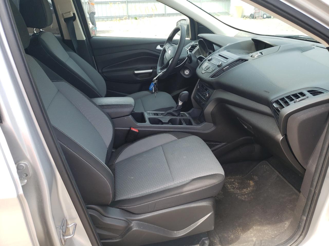 Photo 5 from auction – 2017 FORD ESCAPE SE with VIN 1FMCU0GD0HUC31121