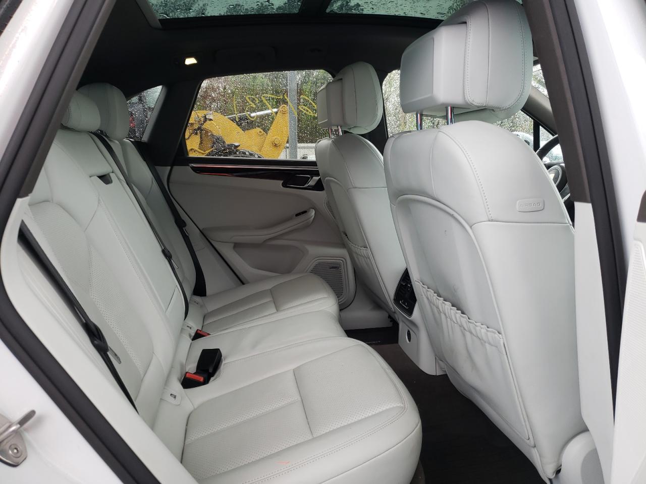 Photo 6 from auction – 2017 PORSCHE MACAN S with VIN WP1AB2A56HLB15165