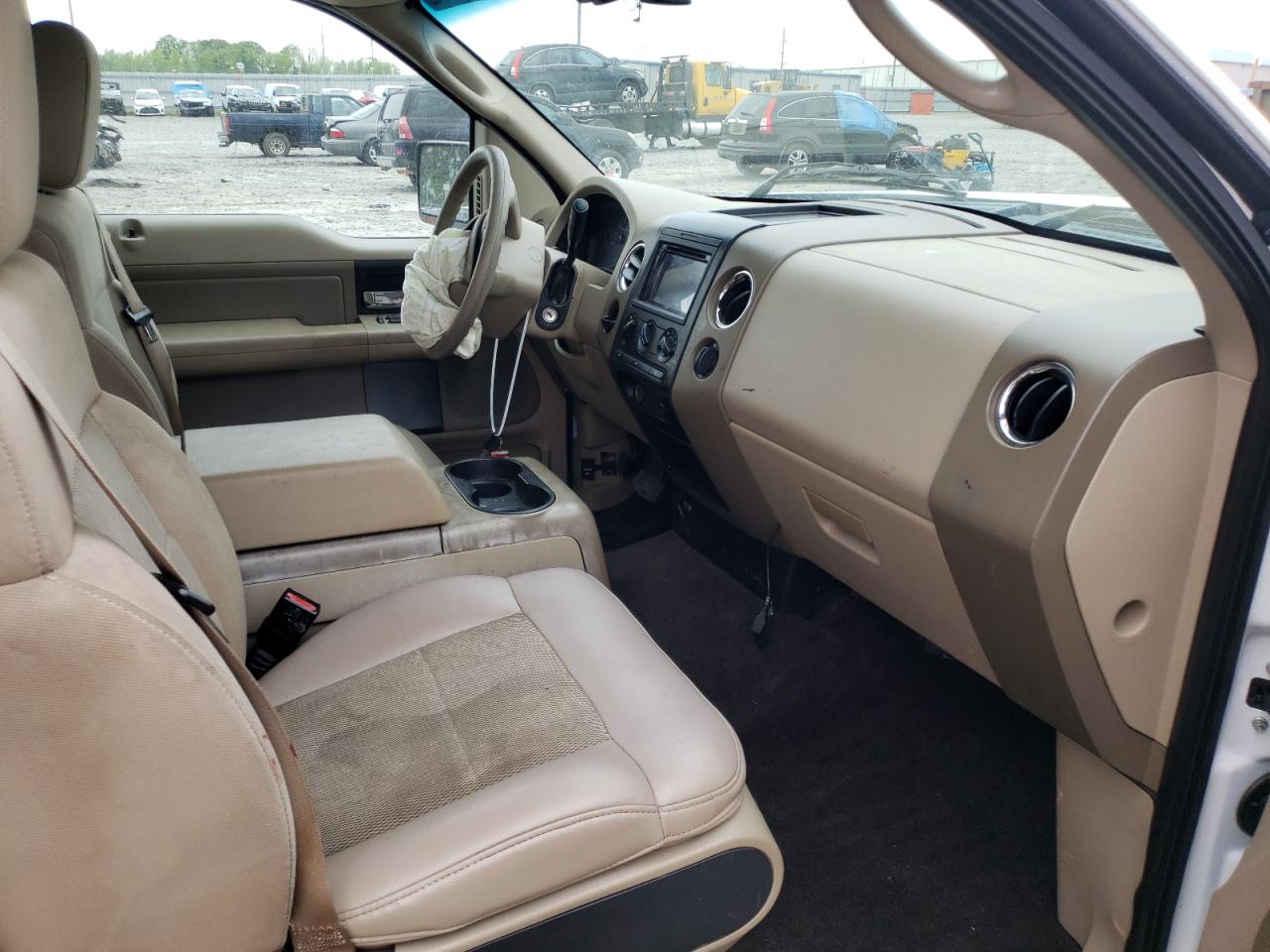 Photo 5 from auction – 2006 FORD F150 with VIN 1FTRX02W26KB54405