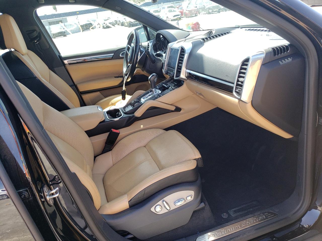 Photo 5 from auction – 2017 PORSCHE CAYENNE with VIN WP1AA2A26HKA90072