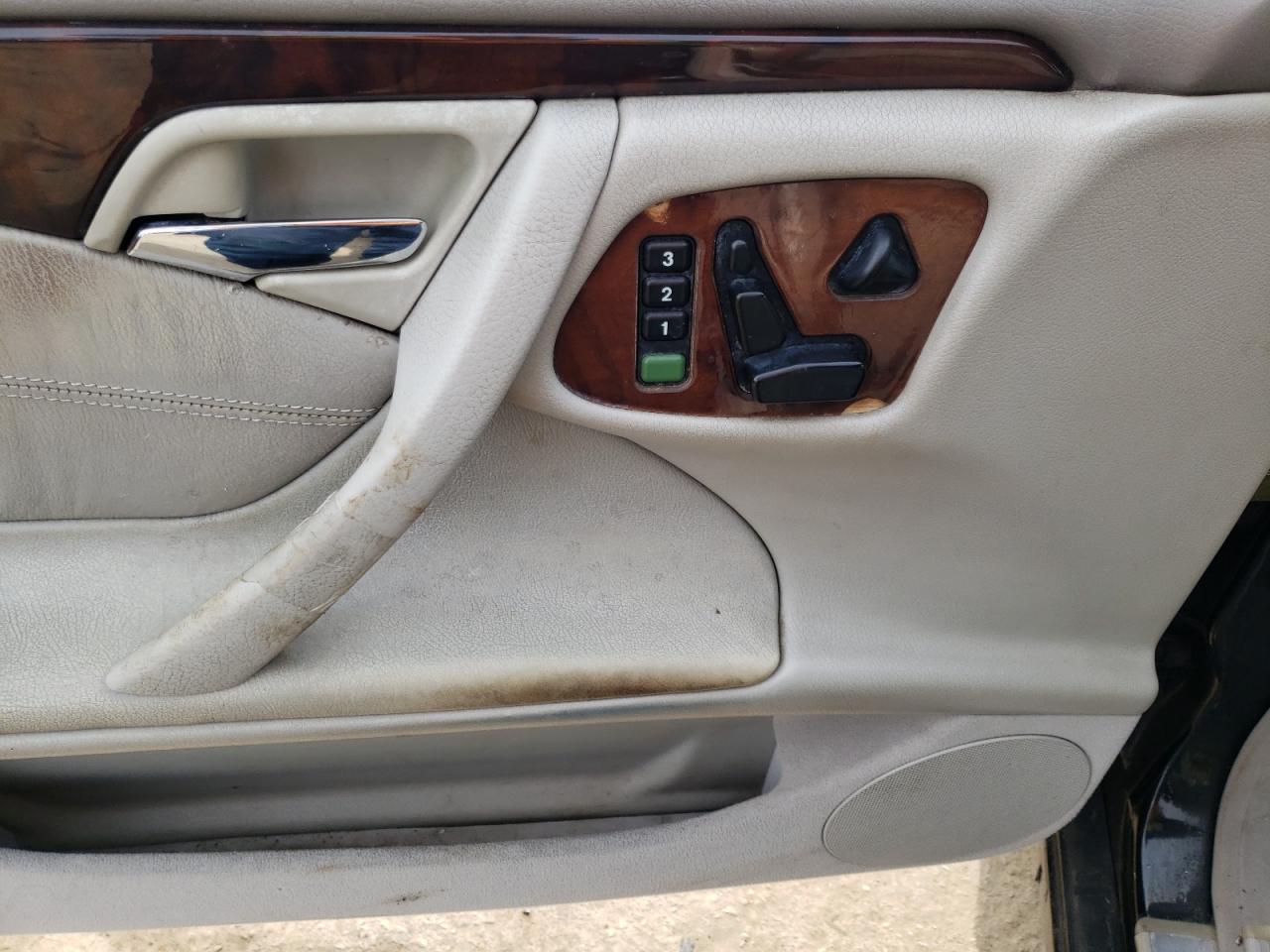 Photo 10 from auction – 2001 MERCEDES-BENZ E 320 with VIN WDBJF65J61B208251