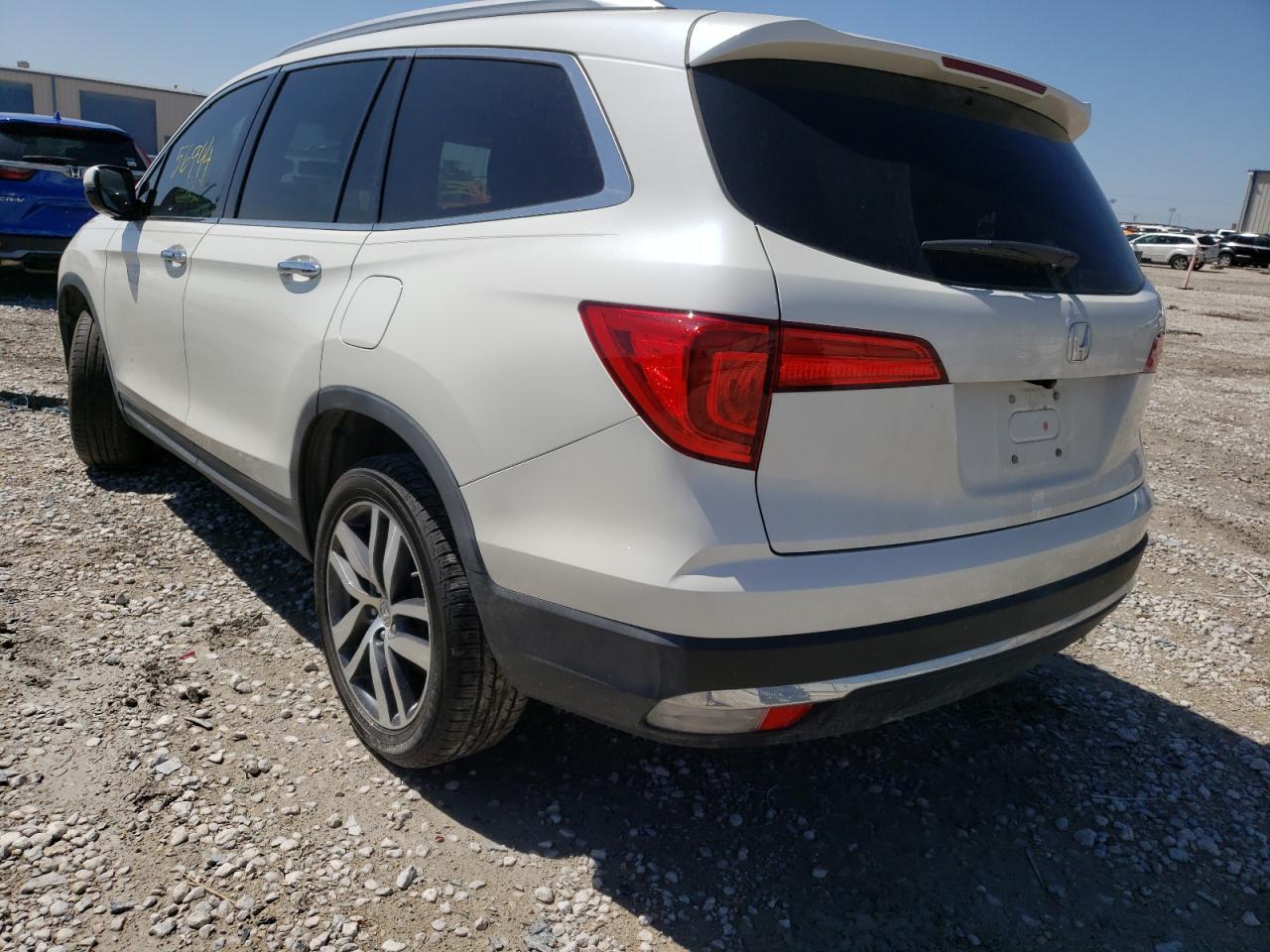 Photo 3 from auction – 2017 HONDA PILOT TOUR with VIN 5FNYF5H98HB026439