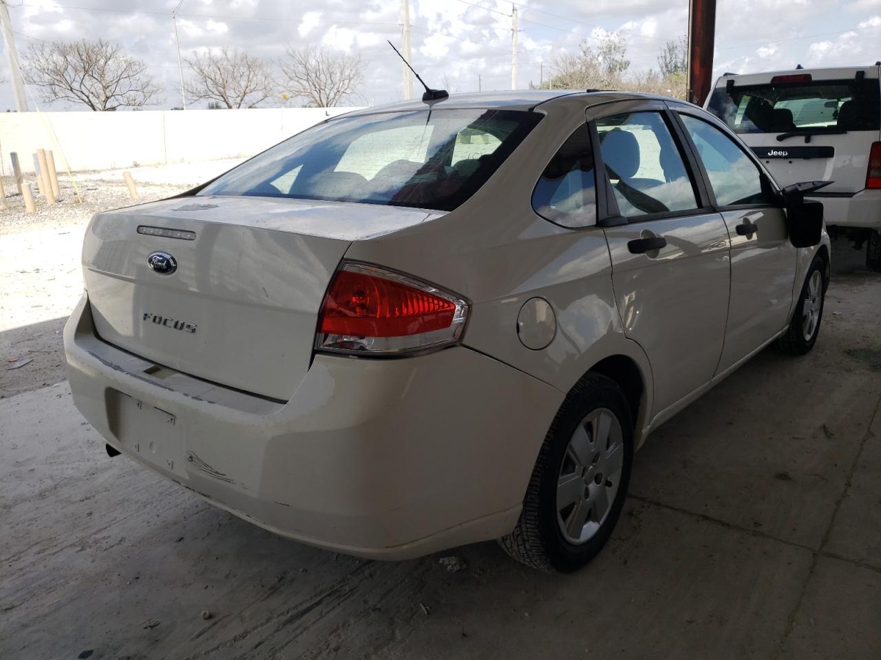 Photo 4 from auction – 2010 FORD FOCUS S with VIN 1FAHP3EN5AW132874