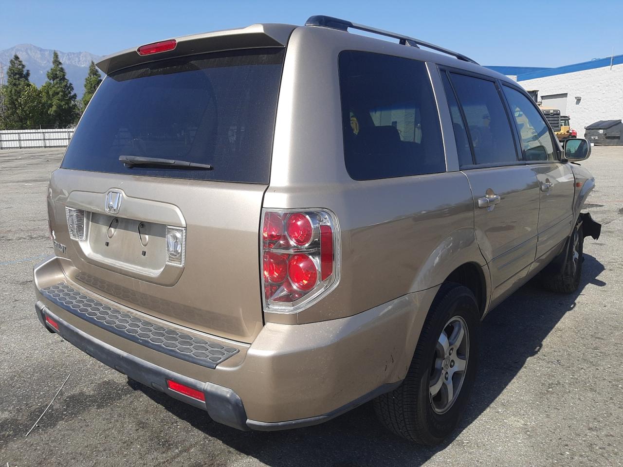 Photo 4 from auction – 2006 HONDA PILOT EX with VIN 5FNYF28466B011728