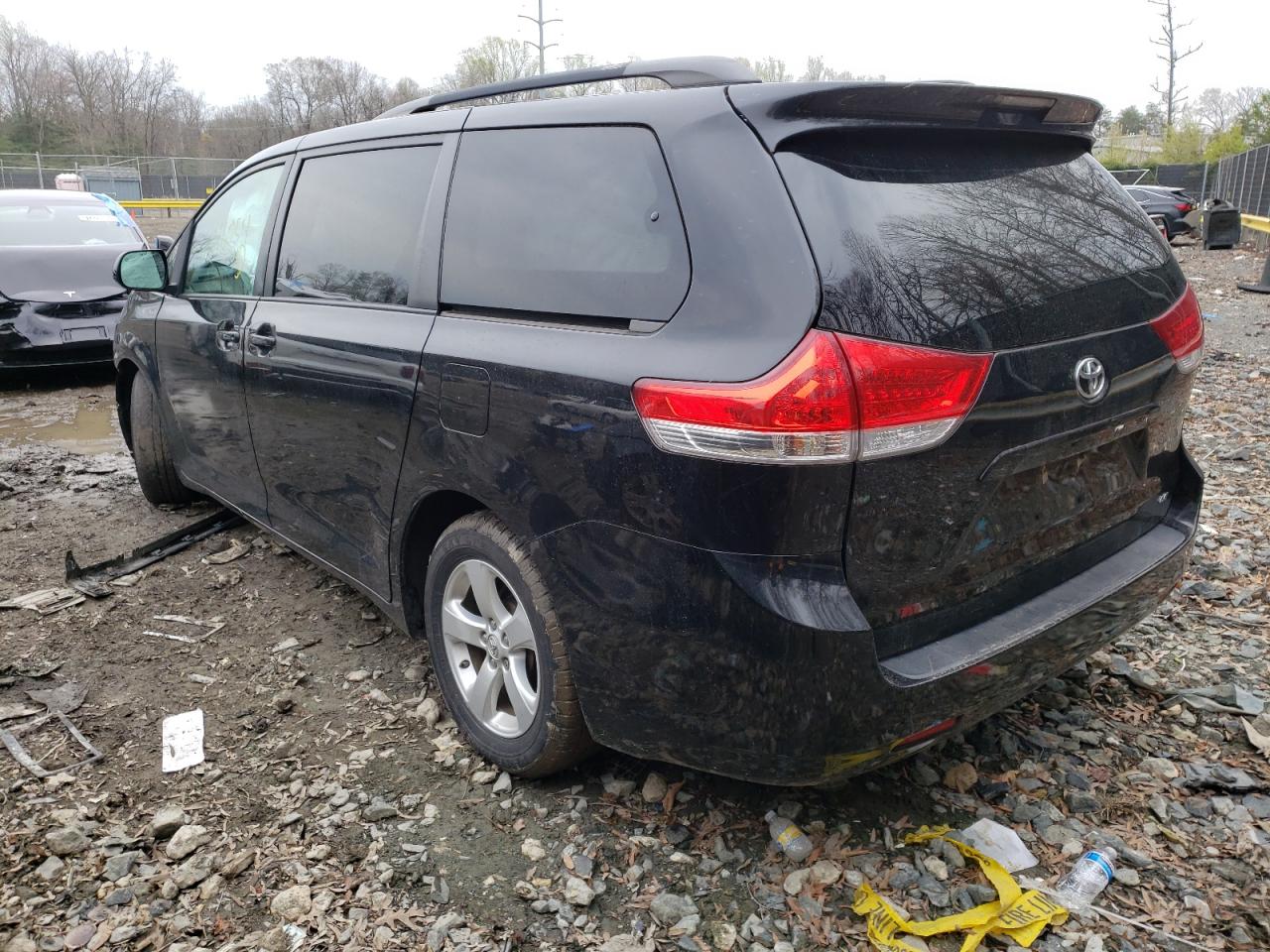 Photo 3 from auction – 2013 TOYOTA SIENNA LE with VIN 5TDKK3DC5DS366290