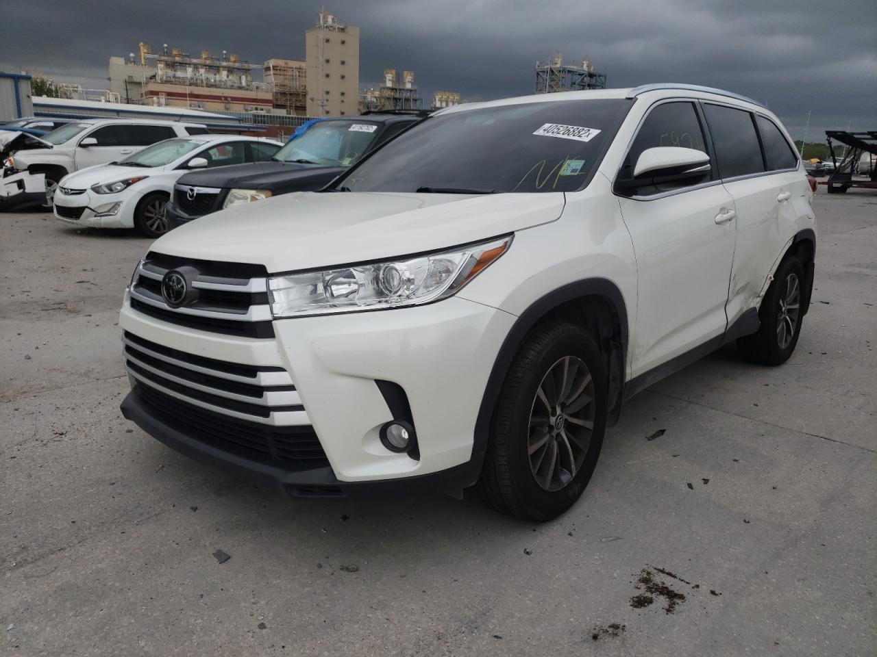 Photo 2 from auction – 2019 TOYOTA HIGHLANDER with VIN 5TDJZRFH3KS581764