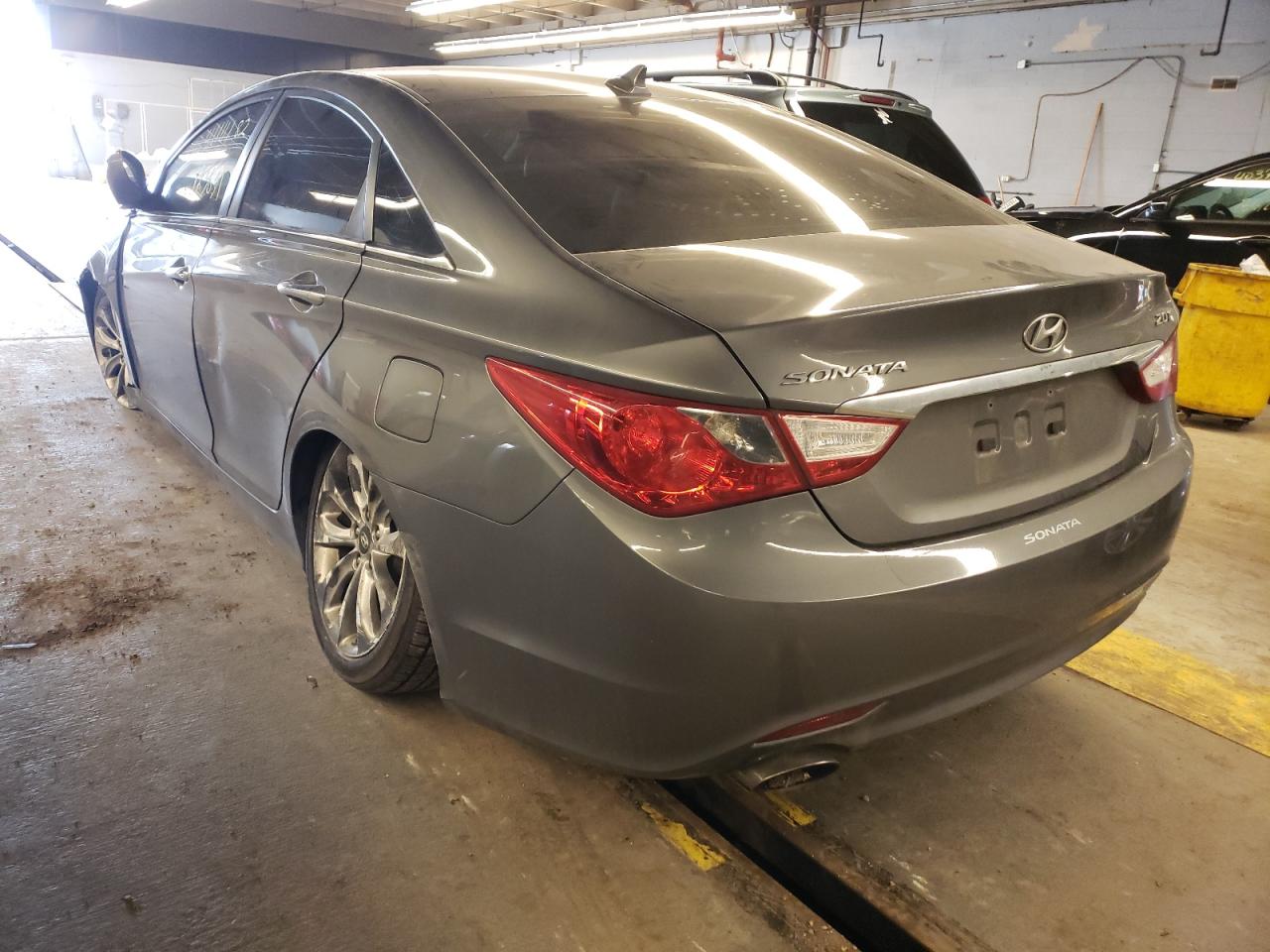 Photo 3 from auction – 2011 HYUNDAI SONATA SE with VIN 5NPEC4AB3BH280040
