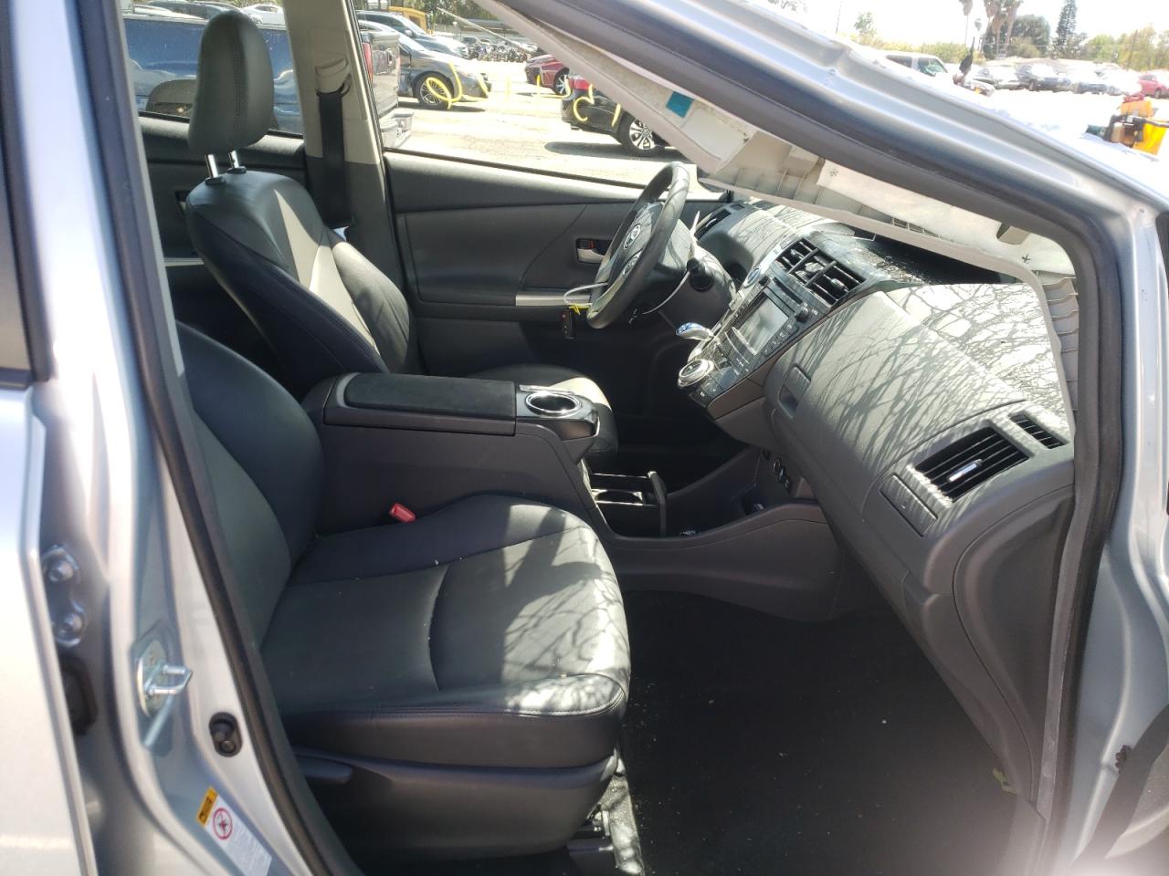Photo 5 from auction – 2012 TOYOTA PRIUS V with VIN JTDZN3EUXC3138086