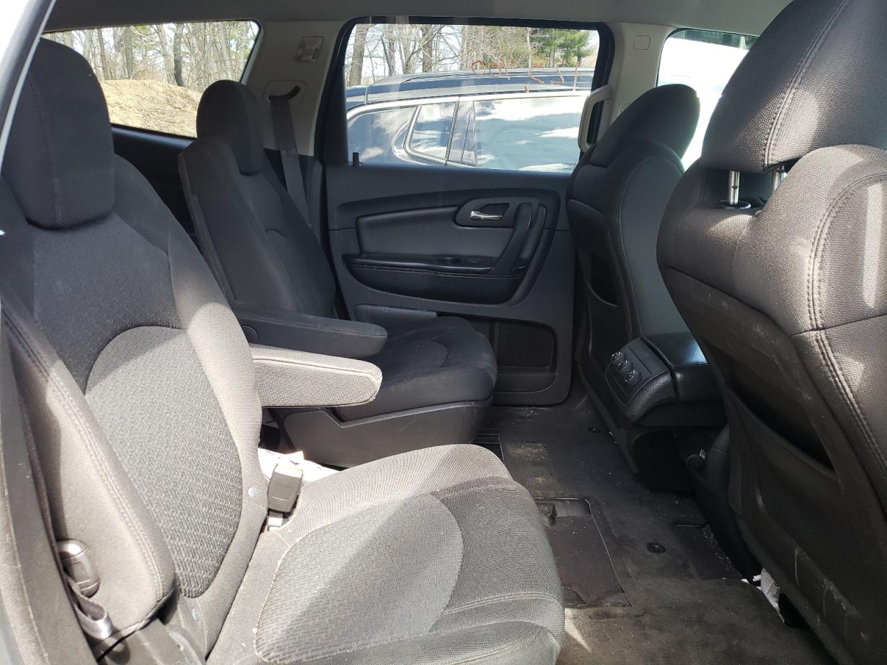 Photo 6 from auction – 2010 CHEVROLET TRAVERSE L with VIN 1GNLVFED3AJ267262