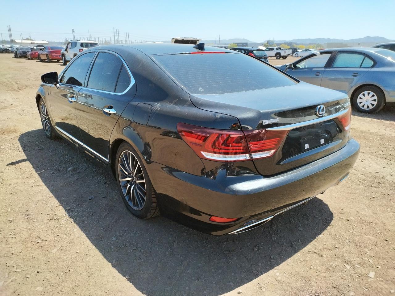 Photo 3 from auction – 2017 LEXUS LS 460 with VIN JTHCL5EF4H5028752