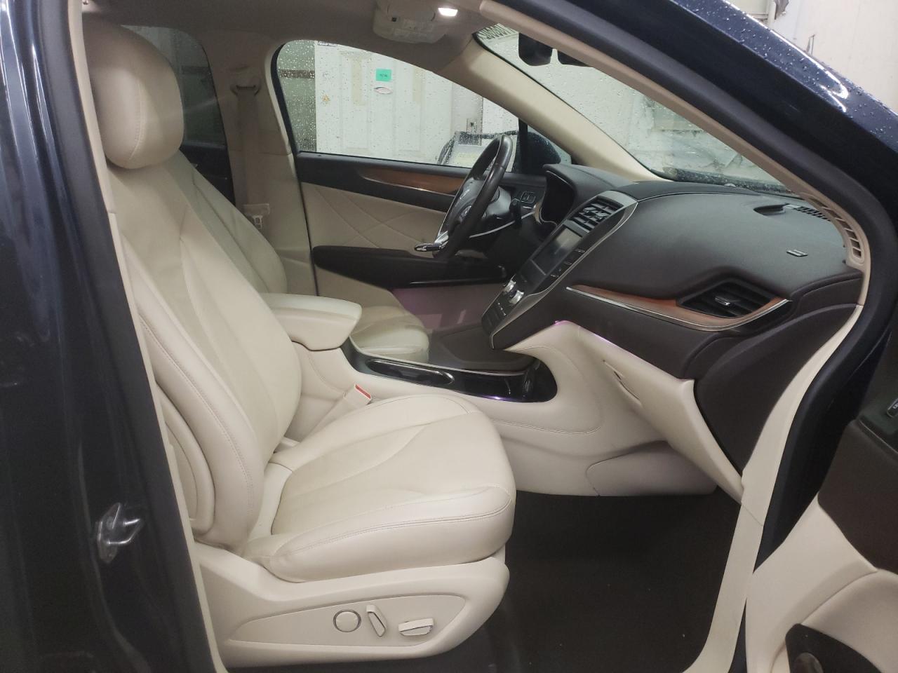 Photo 5 from auction – 2015 LINCOLN MKC with VIN 5LMCJ1A93FUJ33052