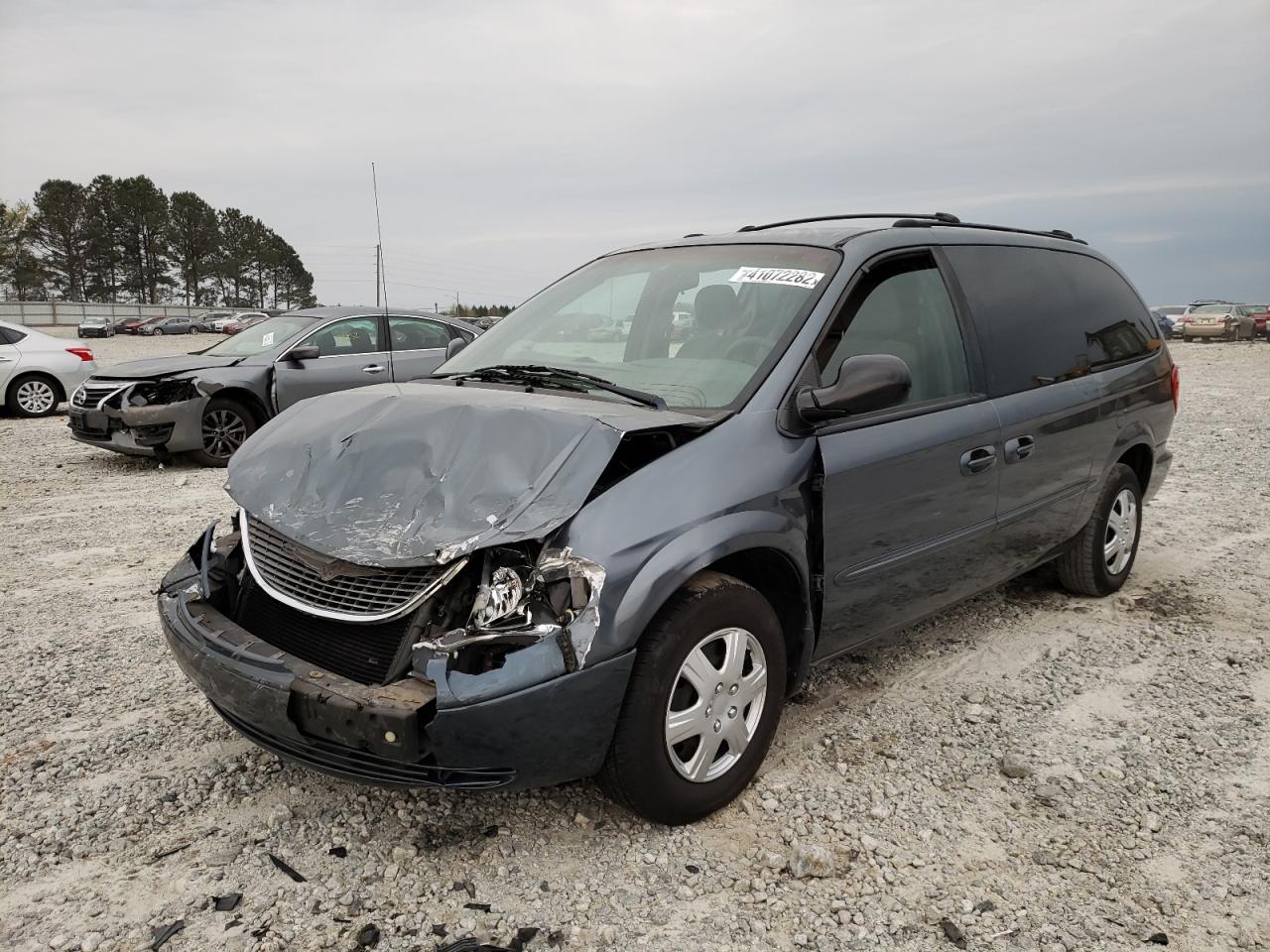 Photo 2 from auction – 2002 CHRYSLER TOWN & COU with VIN 2C4GP44342R614029