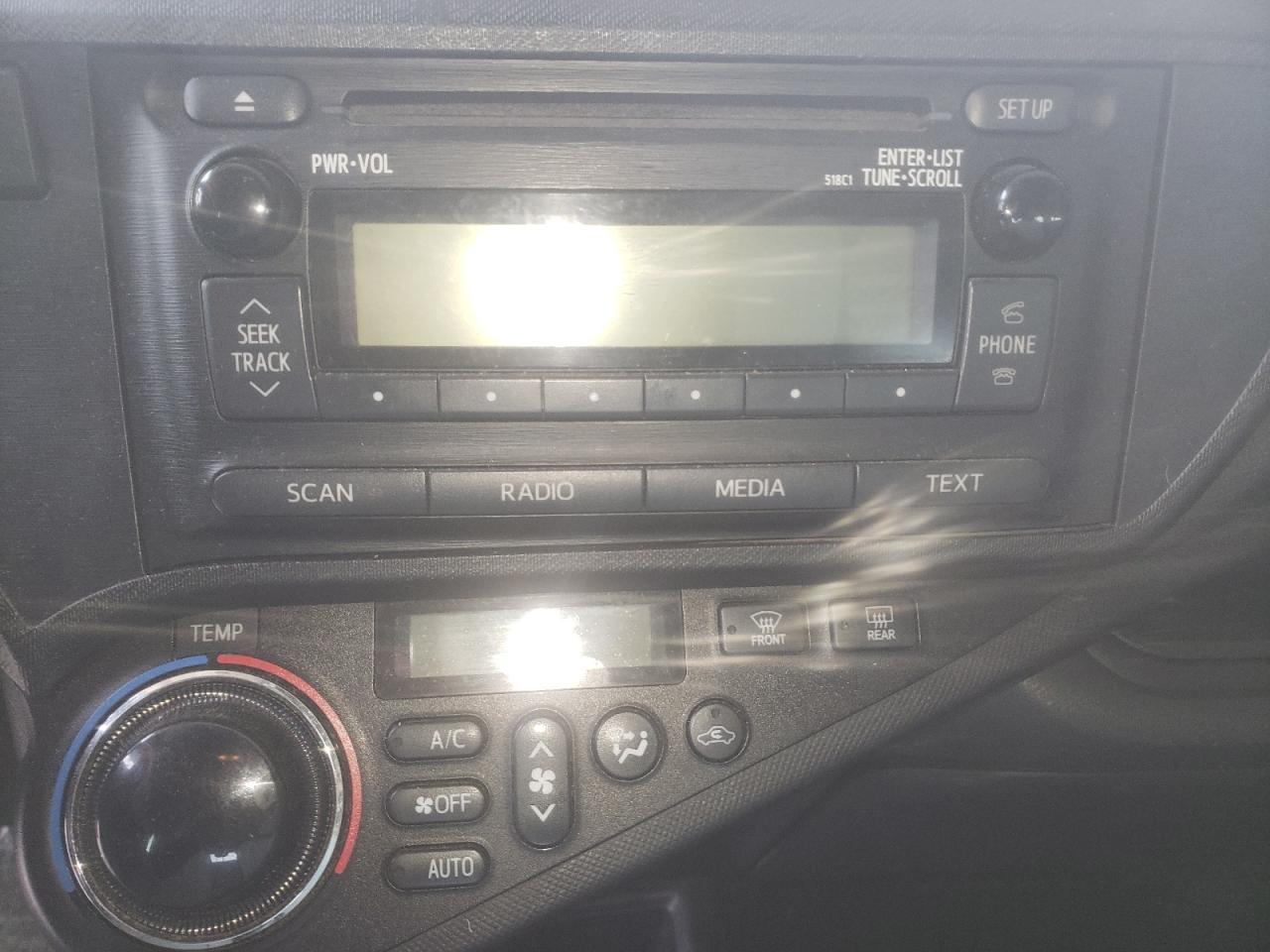 Photo 9 from auction – 2013 TOYOTA PRIUS C with VIN JTDKDTB37D1056734