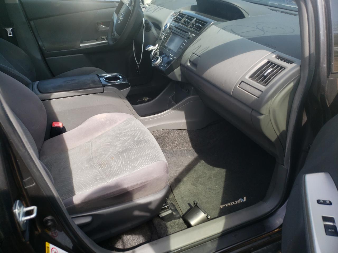 Photo 5 from auction – 2013 TOYOTA PRIUS V with VIN JTDZN3EU7D3288500