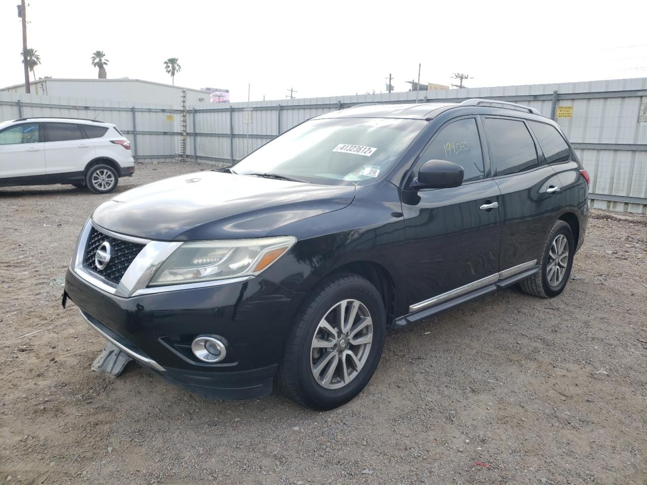 Photo 2 from auction – 2013 NISSAN PATHFINDER with VIN 5N1AR2MN8DC656989
