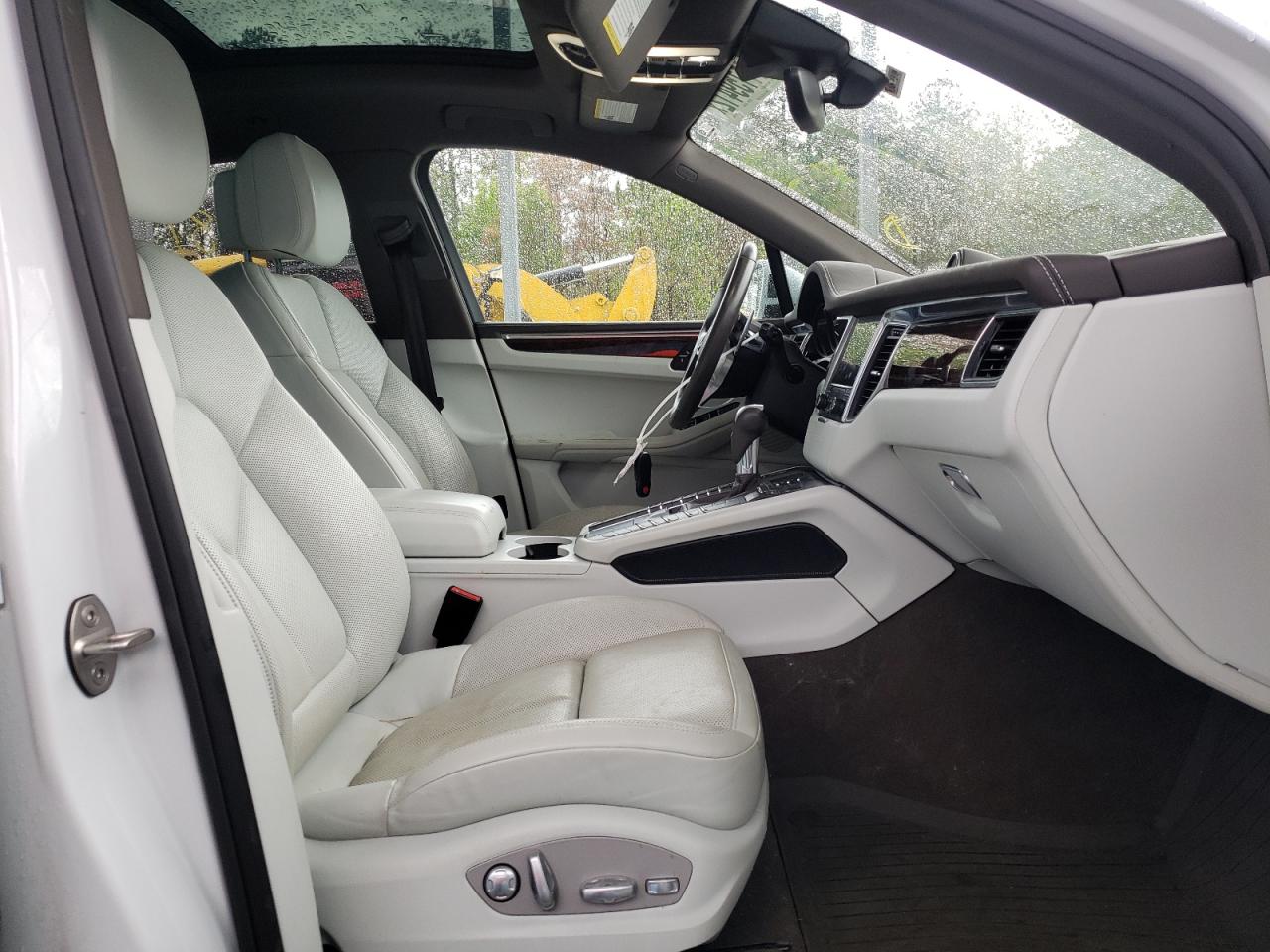 Photo 5 from auction – 2017 PORSCHE MACAN S with VIN WP1AB2A56HLB15165