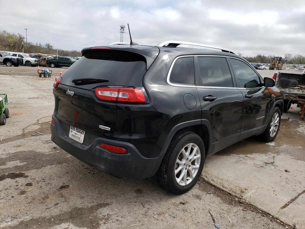 Photo 4 from auction – 2017 JEEP CHEROKEE L with VIN 1C4PJLCB5HW586388