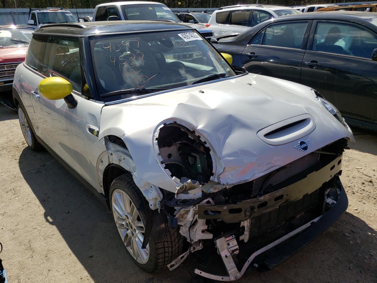 MINI COOPER SE 2021 with VIN WMWXP3C06M2N53539 - Photo from auction
