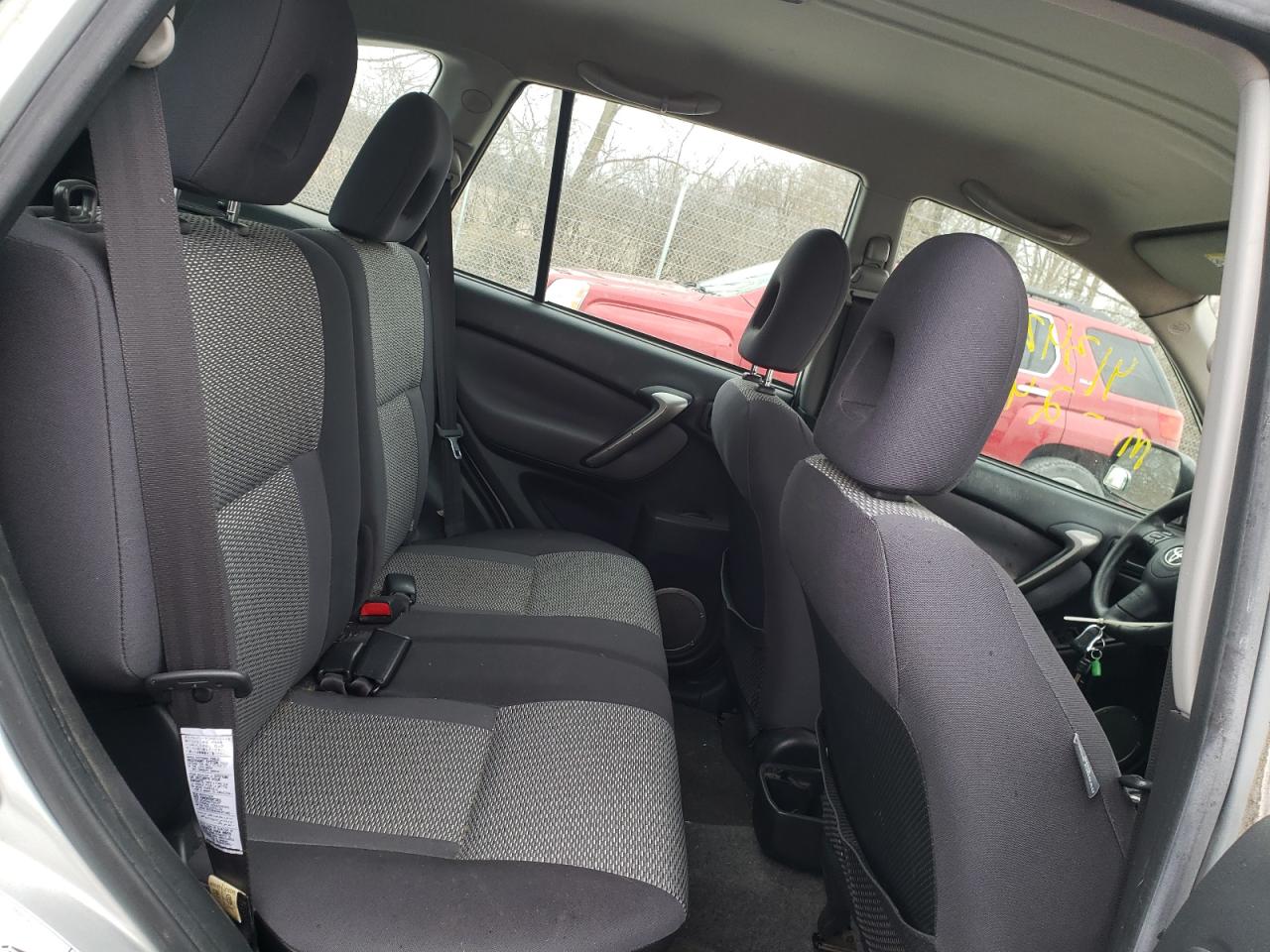 Photo 6 from auction – 2005 TOYOTA RAV4 with VIN JTEGD20V150089400