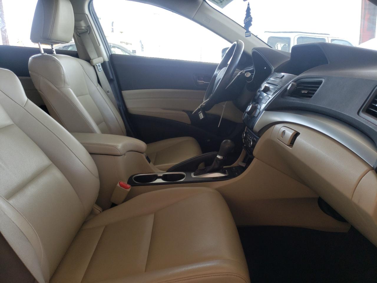 Photo 5 from auction – 2017 ACURA ILX BASE W with VIN 19UDE2F39HA004829