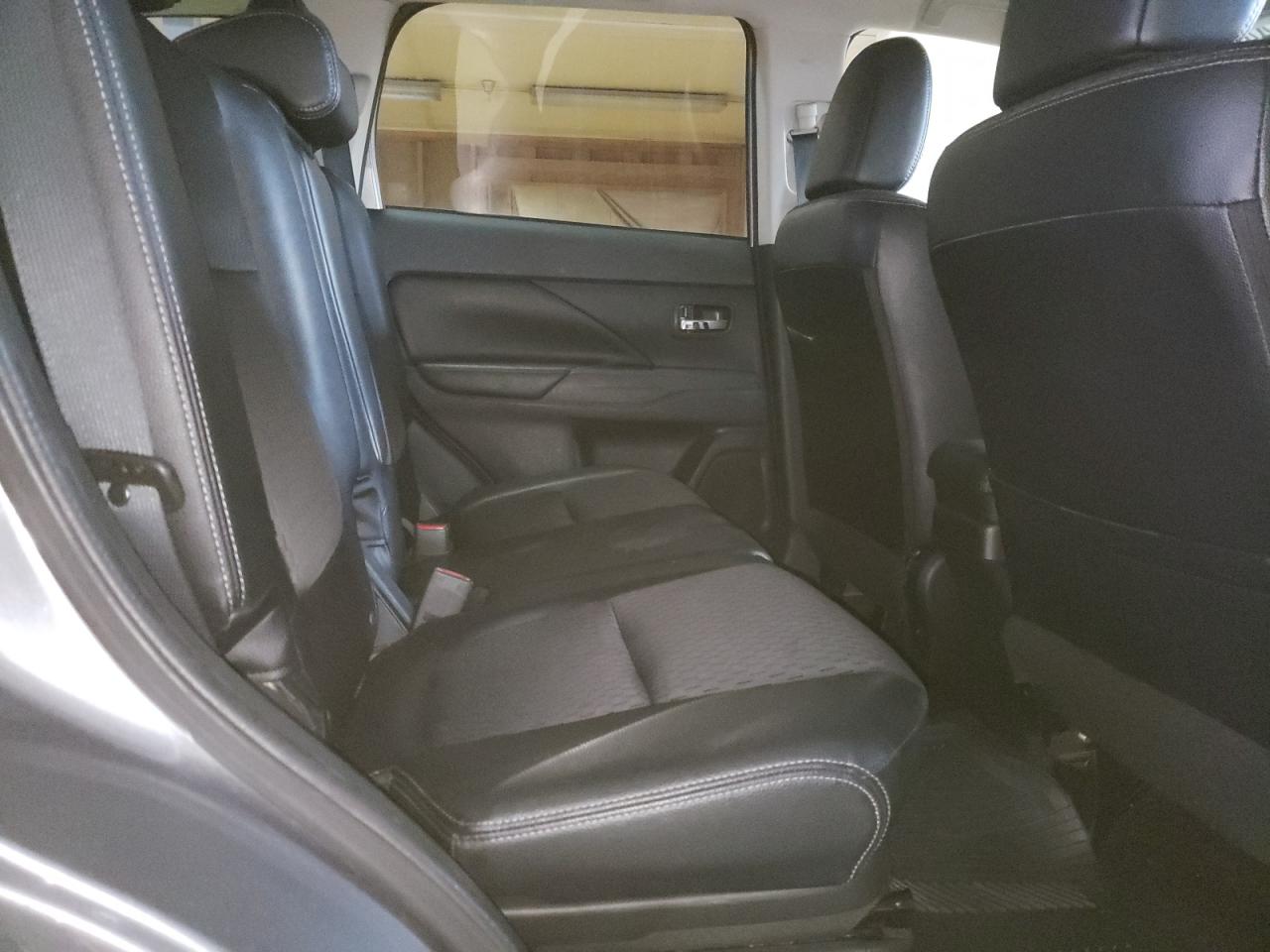 Photo 6 from auction – 2015 MITSUBISHI OUTLANDER with VIN JA4AD3A33FZ004500