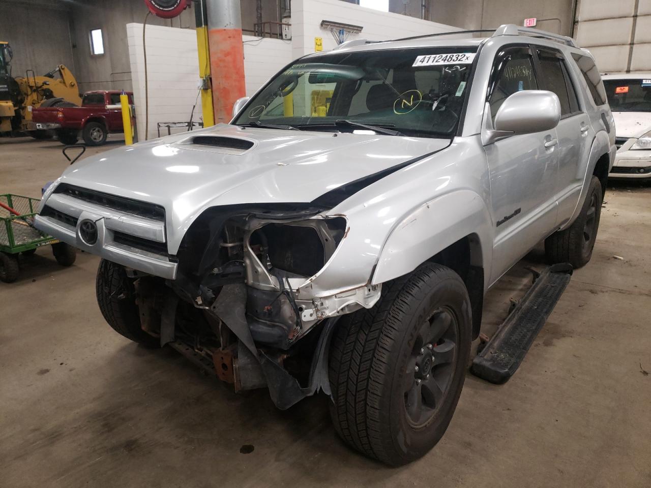 Photo 2 from auction – 2004 TOYOTA 4RUNNER SR with VIN JTEBU14R640050253