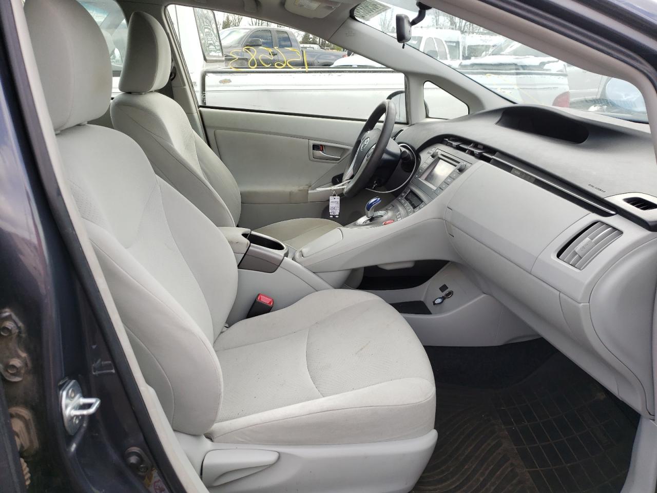 Photo 5 from auction – 2013 TOYOTA PRIUS with VIN JTDKN3DU8D5619107