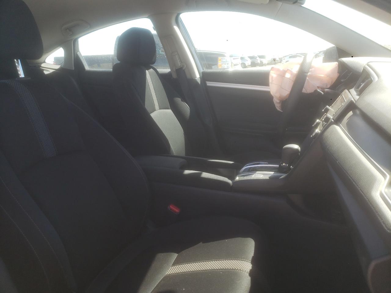 Photo 5 from auction – 2019 HONDA CIVIC LX with VIN 19XFC2F69KE030360