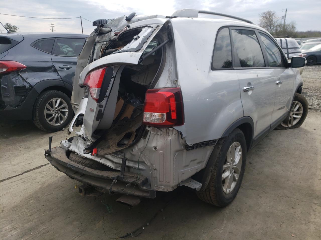 Photo 4 from auction – 2015 KIA SORENTO LX with VIN 5XYKTDA66FG556858