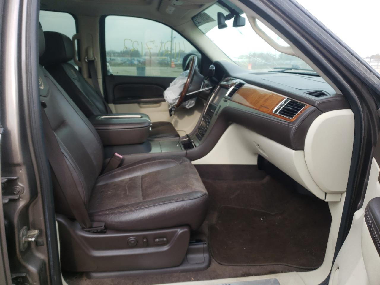 Photo 5 from auction – 2012 CADILLAC ESCALADE E with VIN 1GYS4KEF2CR301935