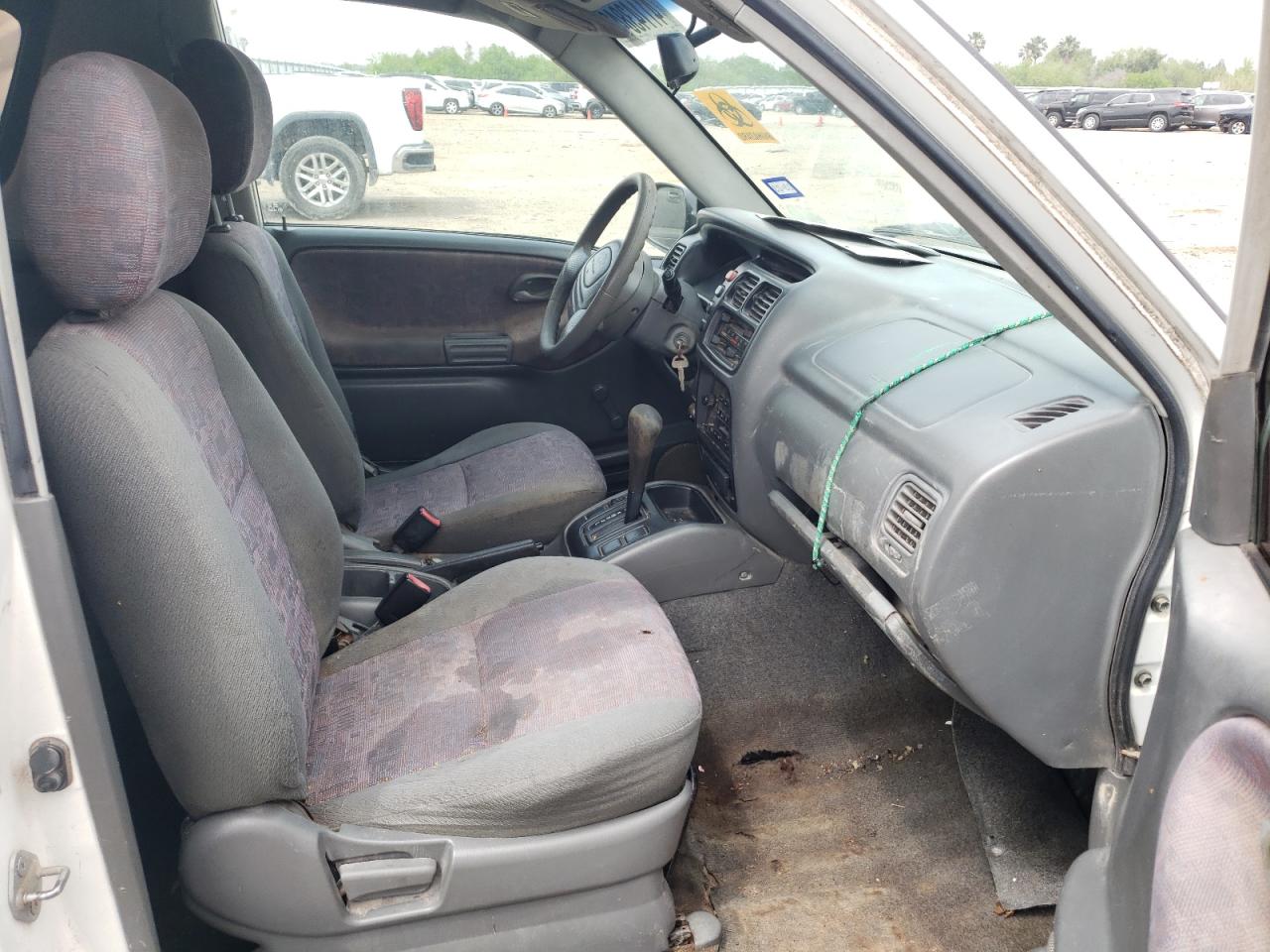 Photo 5 from auction – 2000 CHEVROLET TRACKER with VIN 2CNBE18CXY6911269
