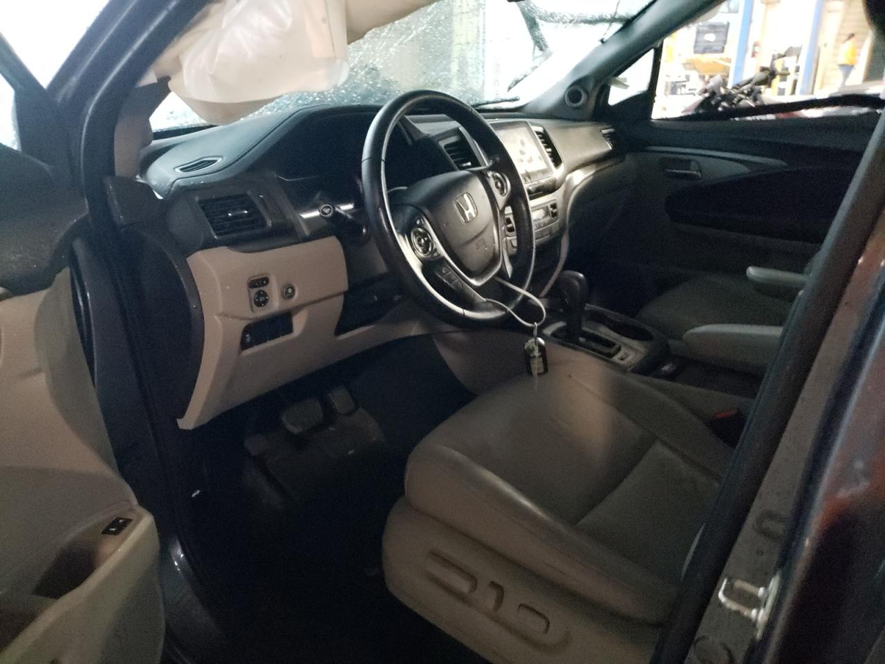 Photo 5 from auction – 2016 HONDA PILOT EXL with VIN 5FNYF5H52GB017389