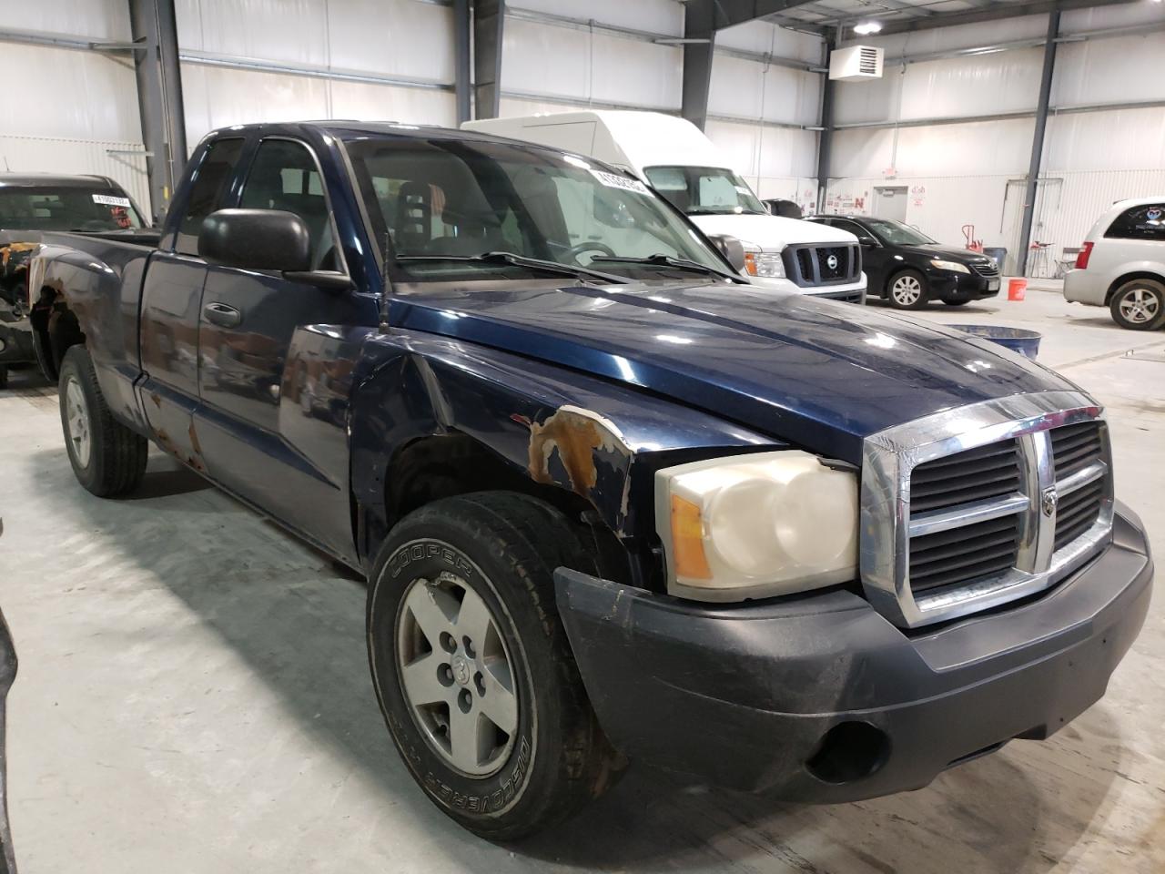 DODGE DAKOTA SLT 2005 with VIN 1D7HW42N65S318532 - Photo from auction