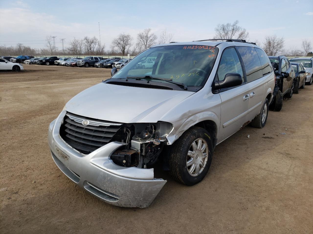Photo 2 from auction – 2007 CHRYSLER TOWN & COU with VIN 2A4GP54L97R258796