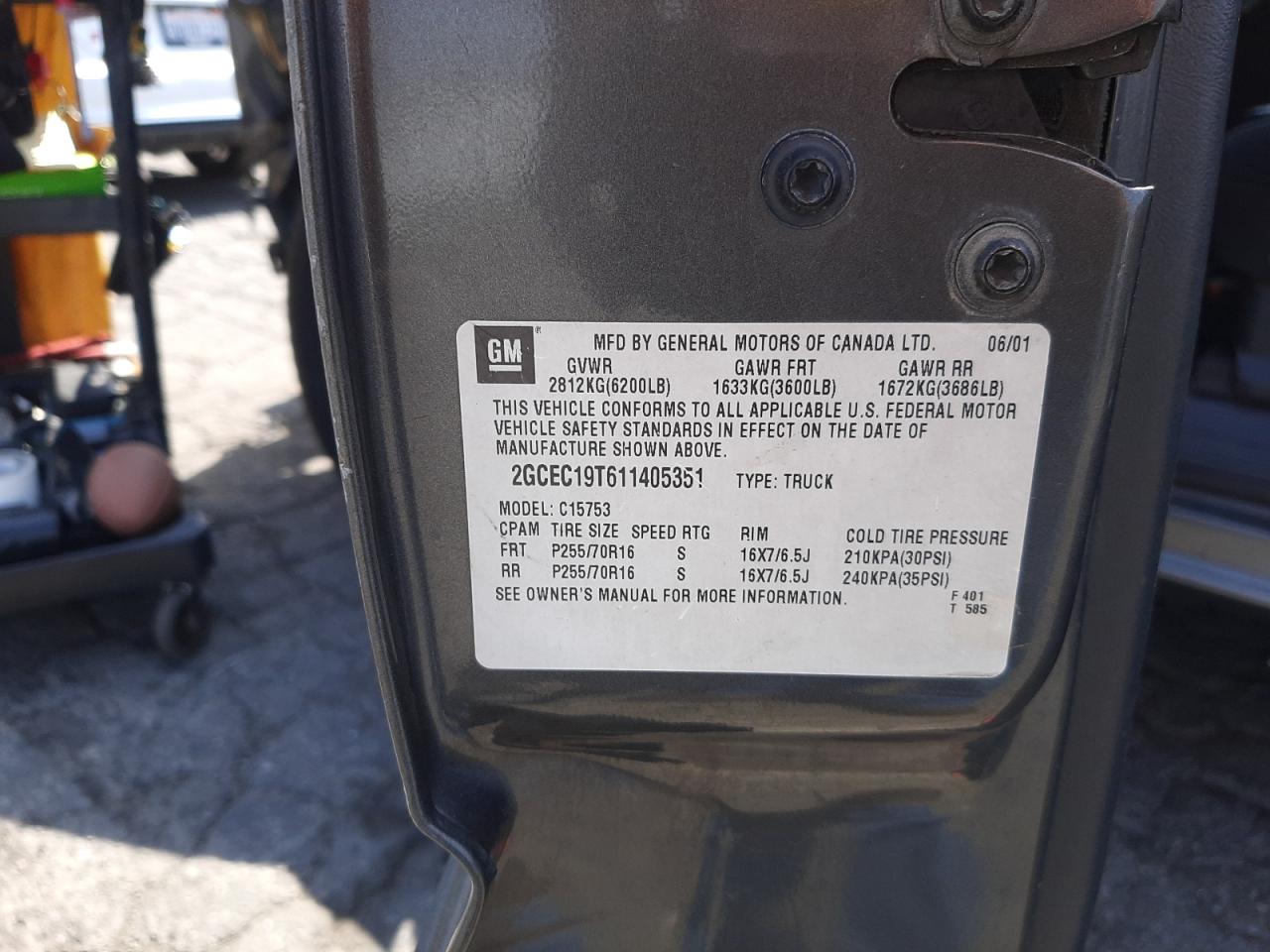 Photo 10 from auction – 2001 CHEVROLET SILVERADO with VIN 2GCEC19T611405351