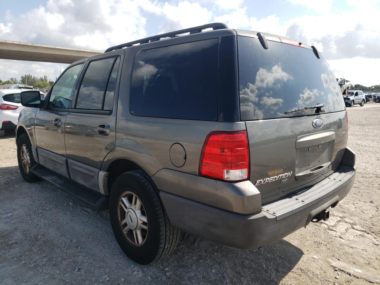 Photo 3 from auction – 2005 FORD EXPEDITION with VIN 1FMPU15515LA96087