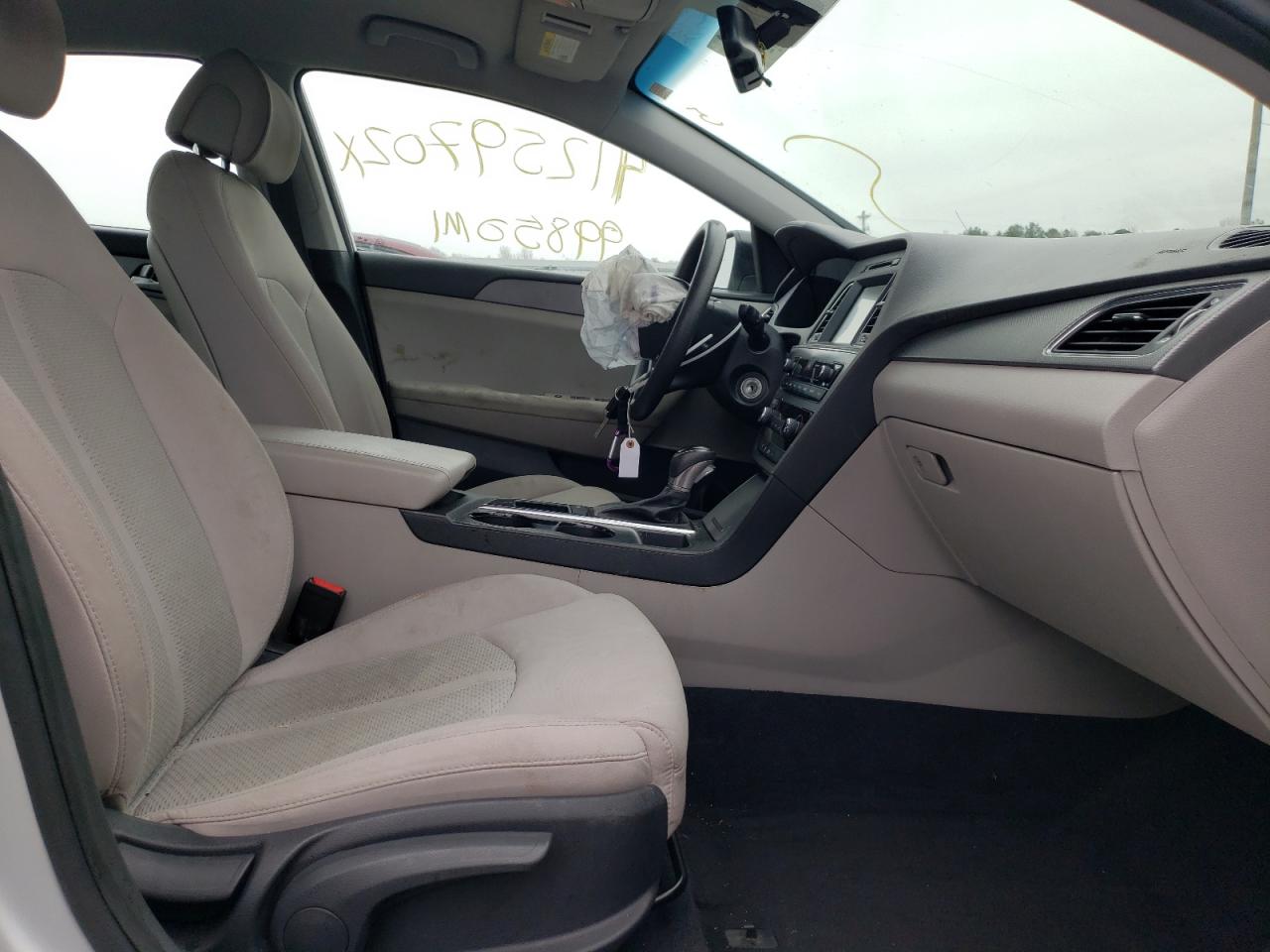 Photo 5 from auction – 2016 HYUNDAI SONATA SE with VIN 5NPE24AF1GH274847