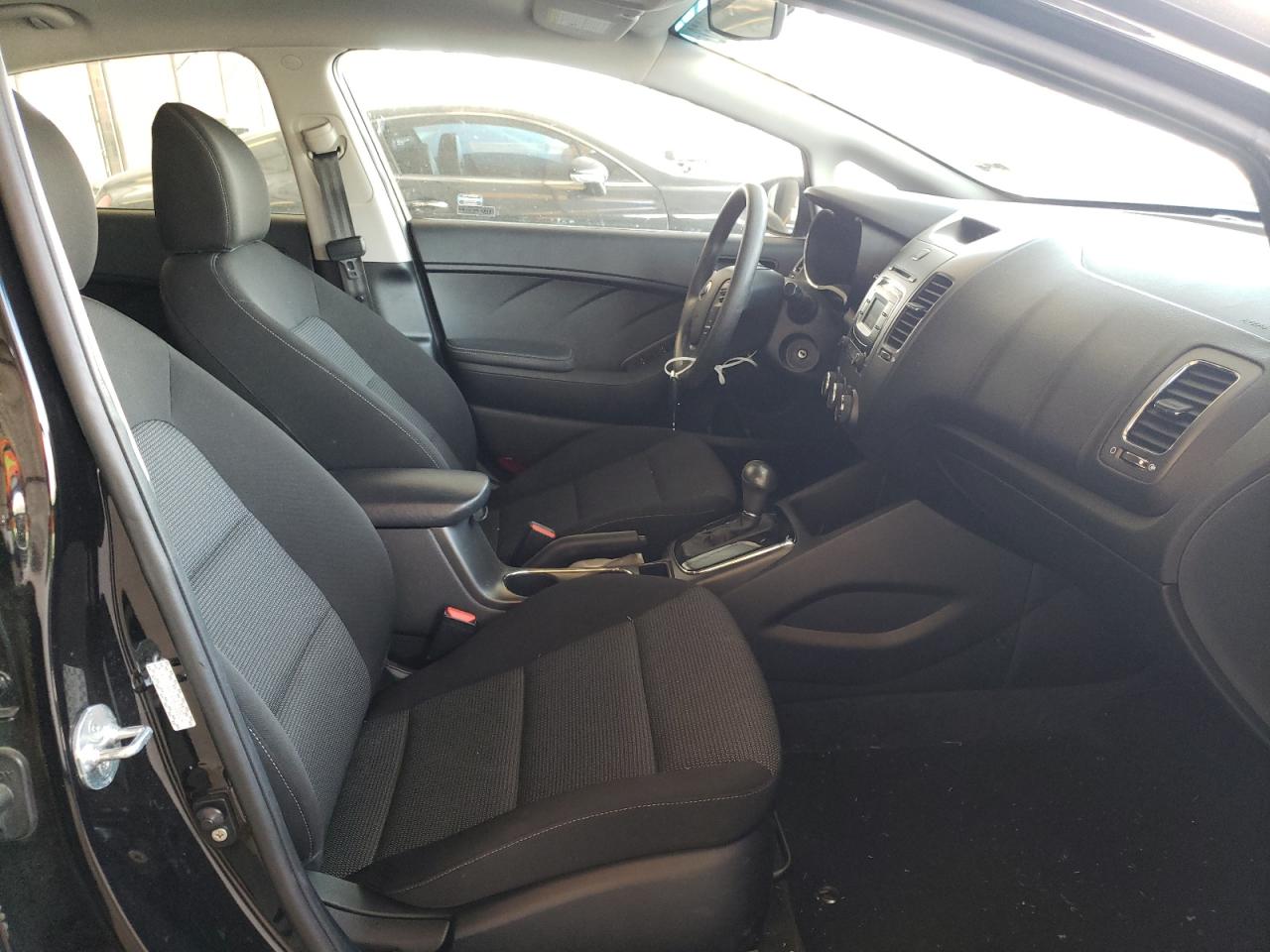 Photo 5 from auction – 2017 KIA FORTE LX with VIN 3KPFK4A74HE033514