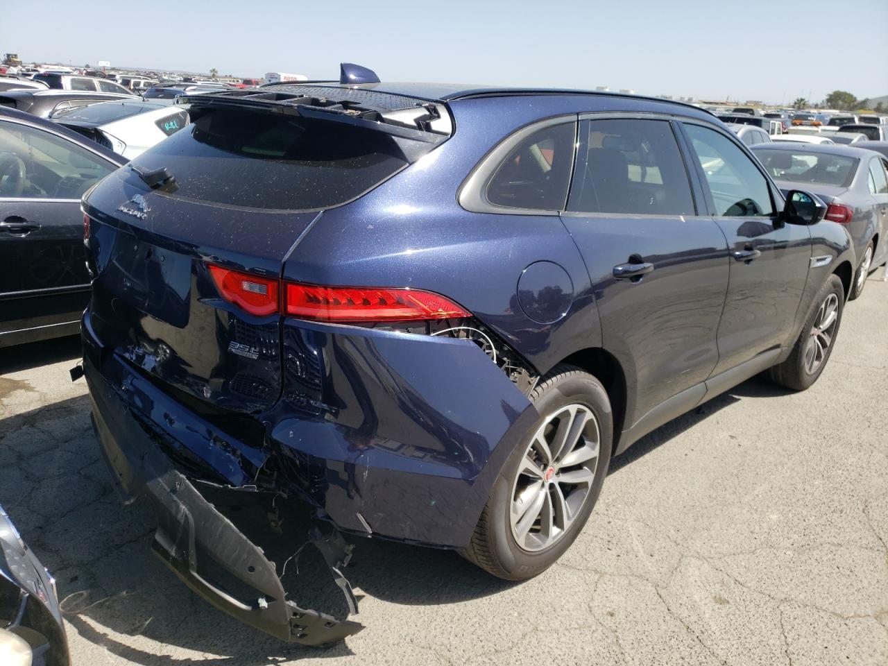 Photo 4 from auction – 2017 JAGUAR F-PACE PRE with VIN SADCJ2BV8HA058737