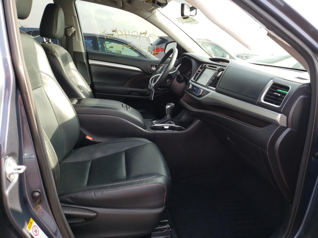 Photo 5 from auction – 2016 TOYOTA HIGHLANDER with VIN 5TDJKRFH5GS258392
