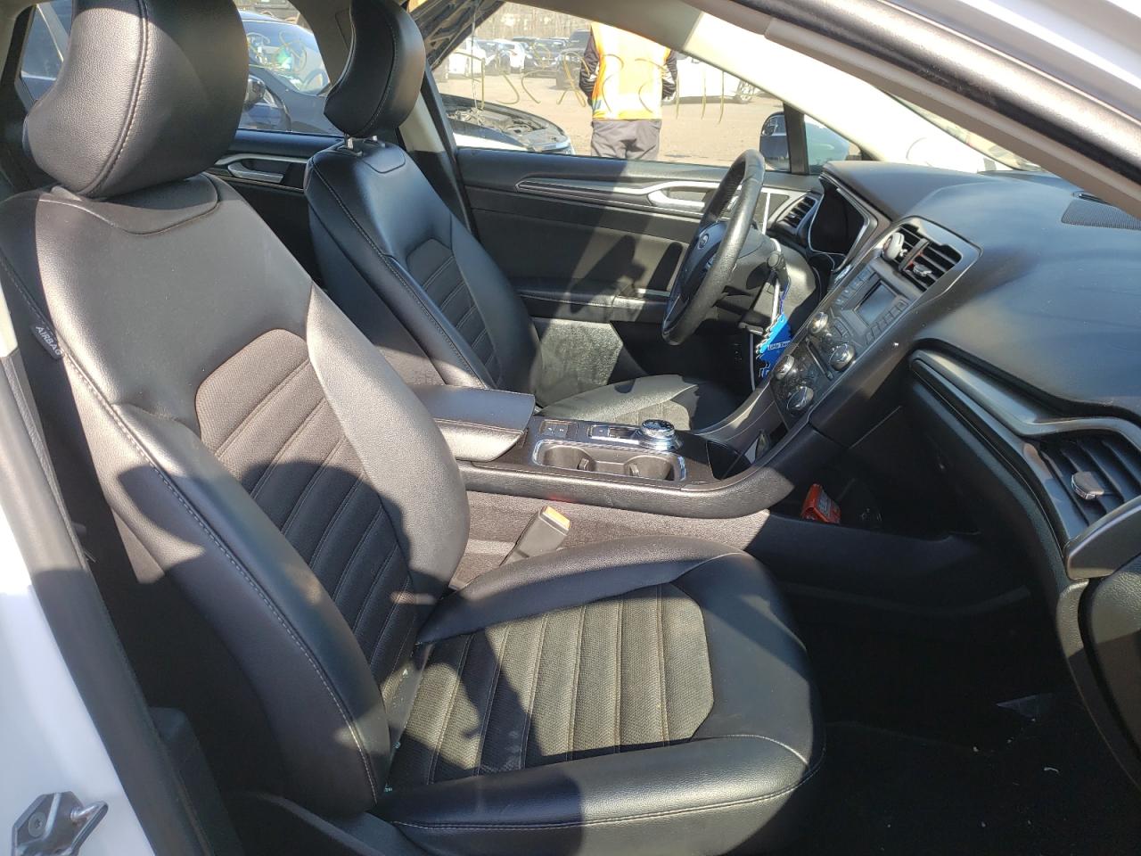 Photo 5 from auction – 2017 FORD FUSION SE with VIN 3FA6P0LU2HR233755