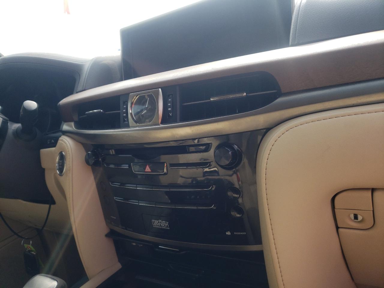 Photo 9 from auction – 2016 LEXUS LX 570 with VIN JTJHY7AX8G4189710